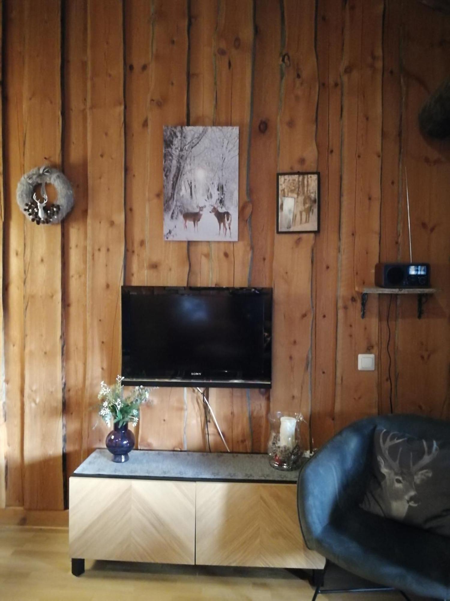 Chill Cave - Logwood Cottage Рука Екстериор снимка